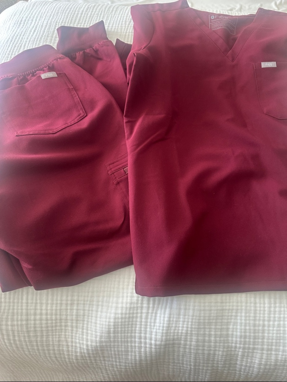 Figs Burgundy V-Neck Scrub Top & Drawstring Pants women's size small